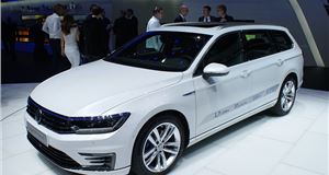 Paris Motor Show 2014: Volkswagen debuts new Passat GTE Plug-in Hybrid