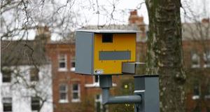 Motorists 'distracted' by speed cameras