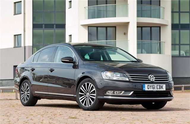 Volkswagen~Passat~(19).jpg