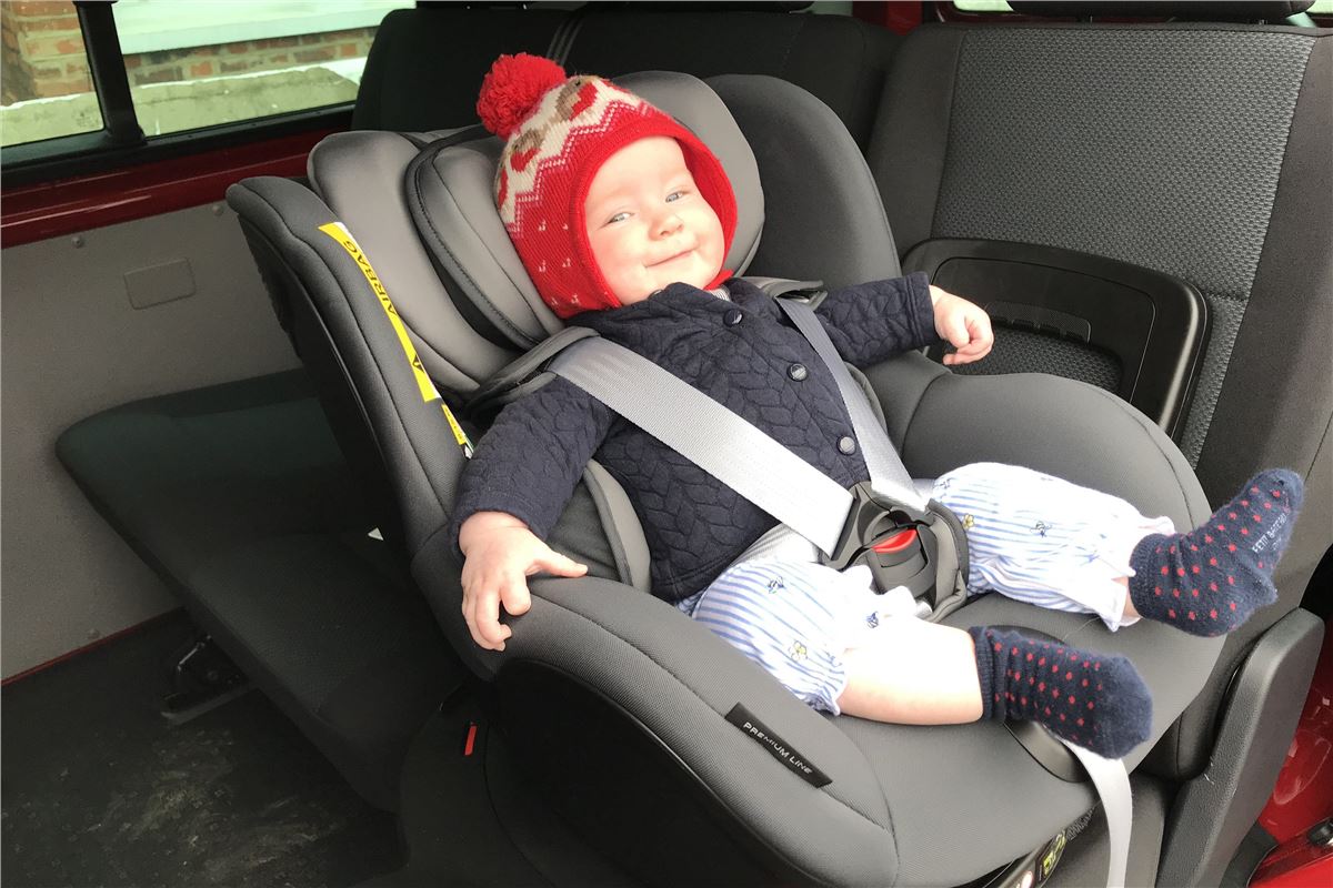 Britax Römer DUALFIX PRO M  Product Features and Benefits 
