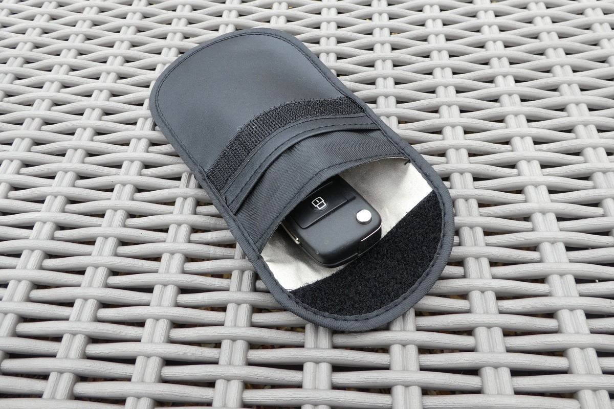 Faraday Bag for Car Keys Leather Car Key Signal Blocker Pouch Keyless Car Key Fob Protector RFID Signal Blocking Case（1 PACK） 