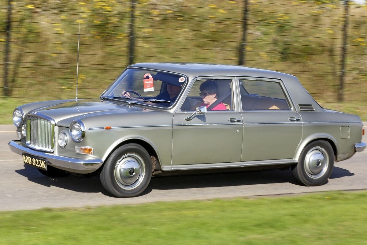 Prototype Vanden Plas 'landcrab' Set For Nec Show 