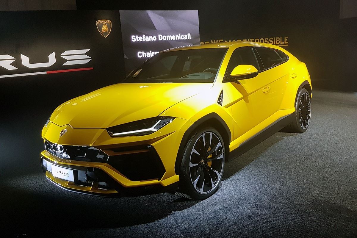 VIDEO: Lamborghini enters SUV market with 190mph Urus | Motoring News ...