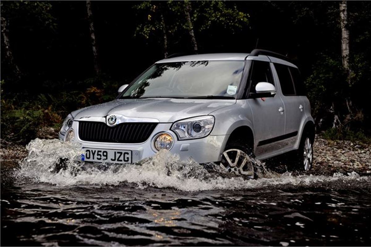 Skoda yeti фара передняя