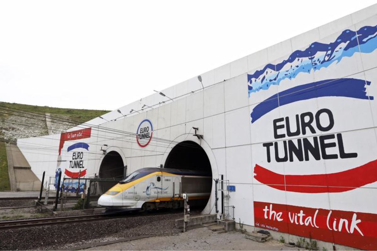 Channel tunnel between england and france