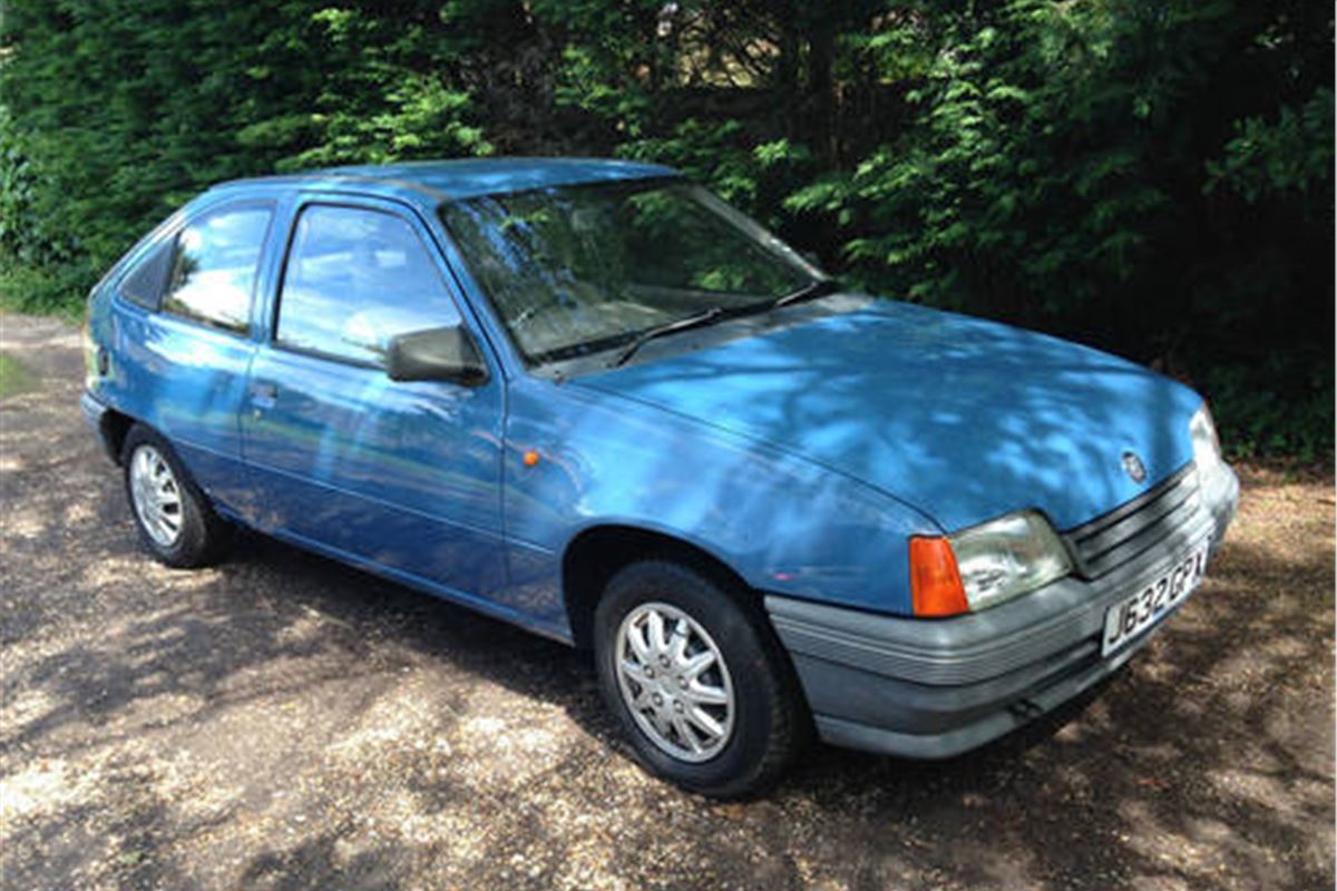 A Grand Monday Vauxhall Astra MkII Honest John