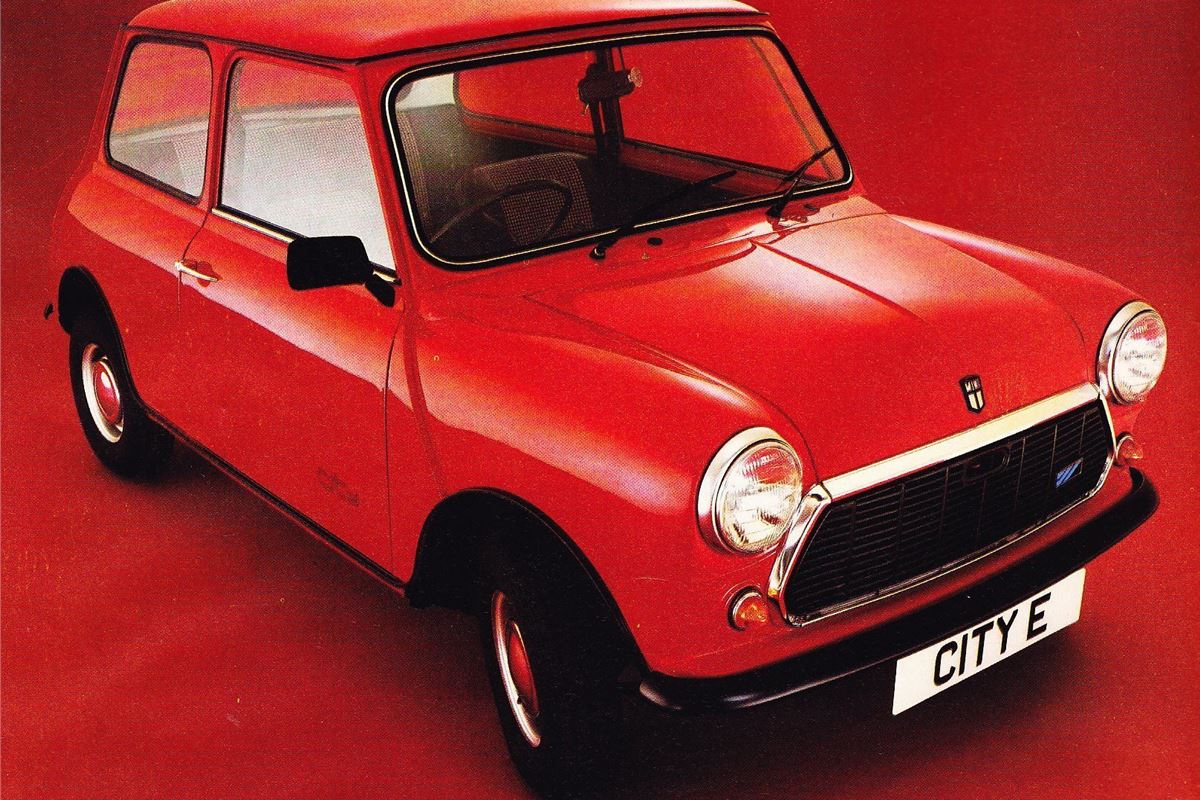 Classic Christmas Advert: Minis Have Feelings Too 