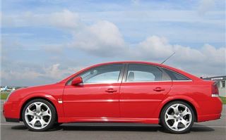 Vauxhall Vectra CDTI 150 2004 Road Test | Road Tests | Honest John