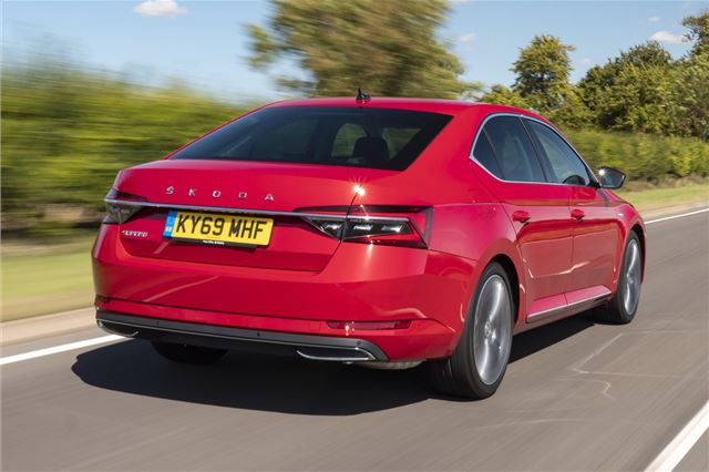 Review Skoda Superb 15 Honest John