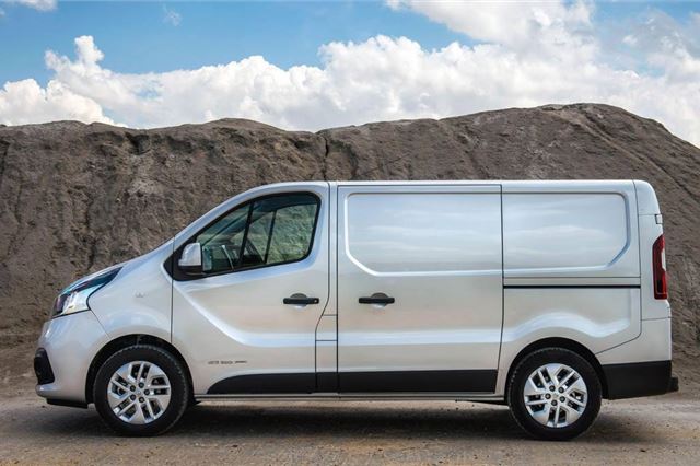 renault trafic sport 2015