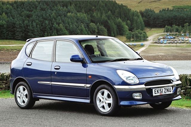 Daihatsu~Sirion~(2).jpg