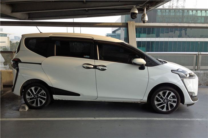 Toyota Sienta 2015 - Car Review | Honest John Toyota Sienta 2015 - Car Review | Honest John