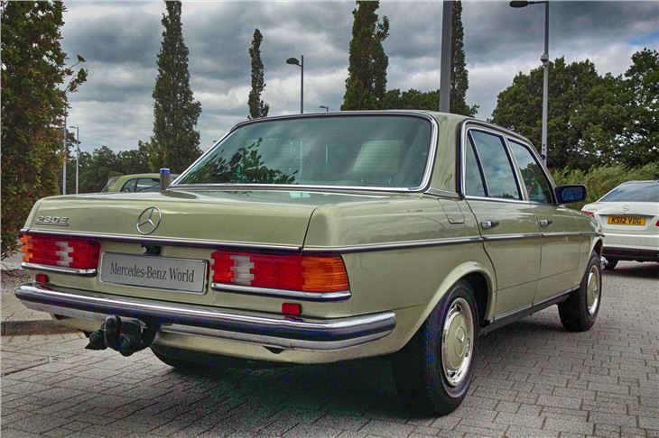 Mercedes Benz w123 РґРµРІСѓС€РєРё