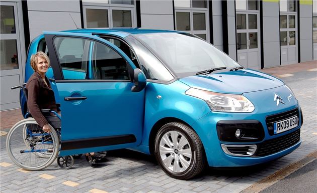 best-electric-mobility-car-for-wheelchair-users-kenguru-thesuperboo