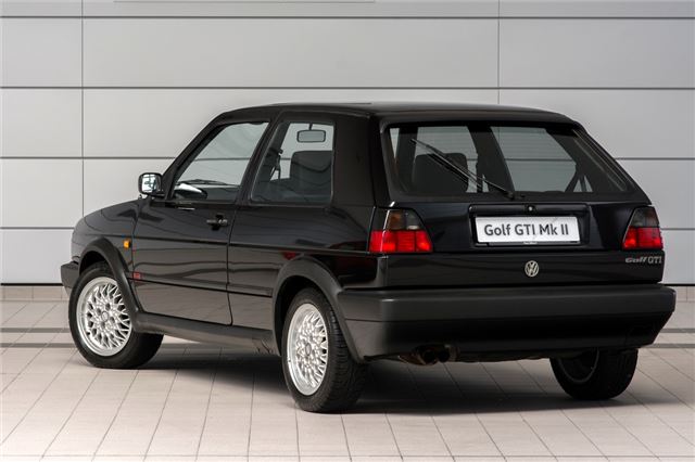 Volkswagen~Golf~GTI~Mk2~(2).jpg