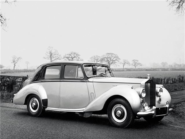 2016 RollsRoyce Dawn vs 1953 RollsRoyce Silver Dawn Drophead