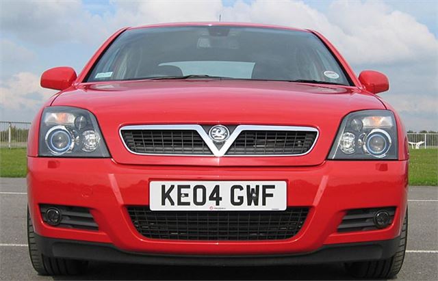 Vauxhall Vectra CDTI 150 2004 Road Test | Road Tests | Honest John